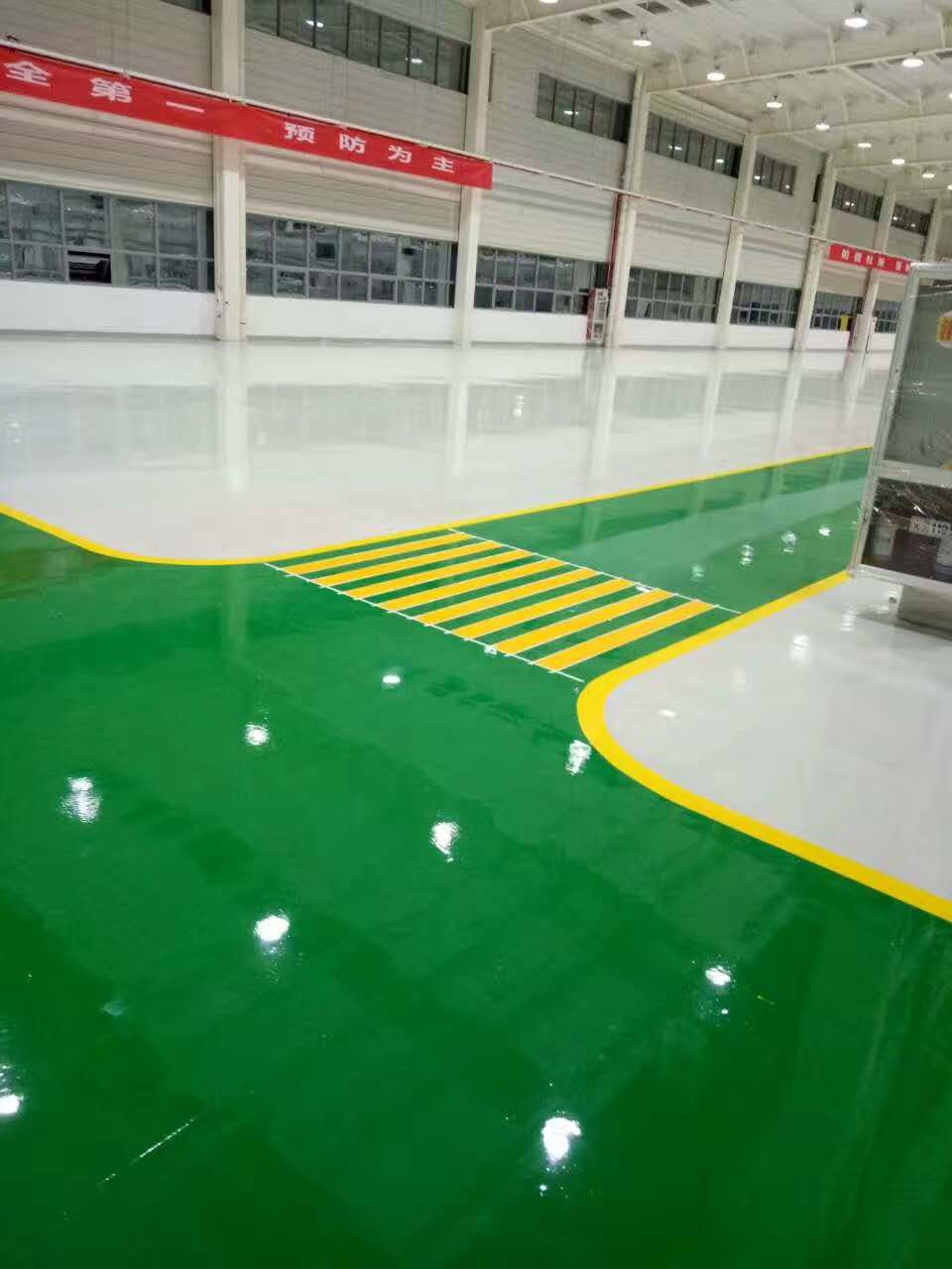 固化地坪施工常见裂缝原因